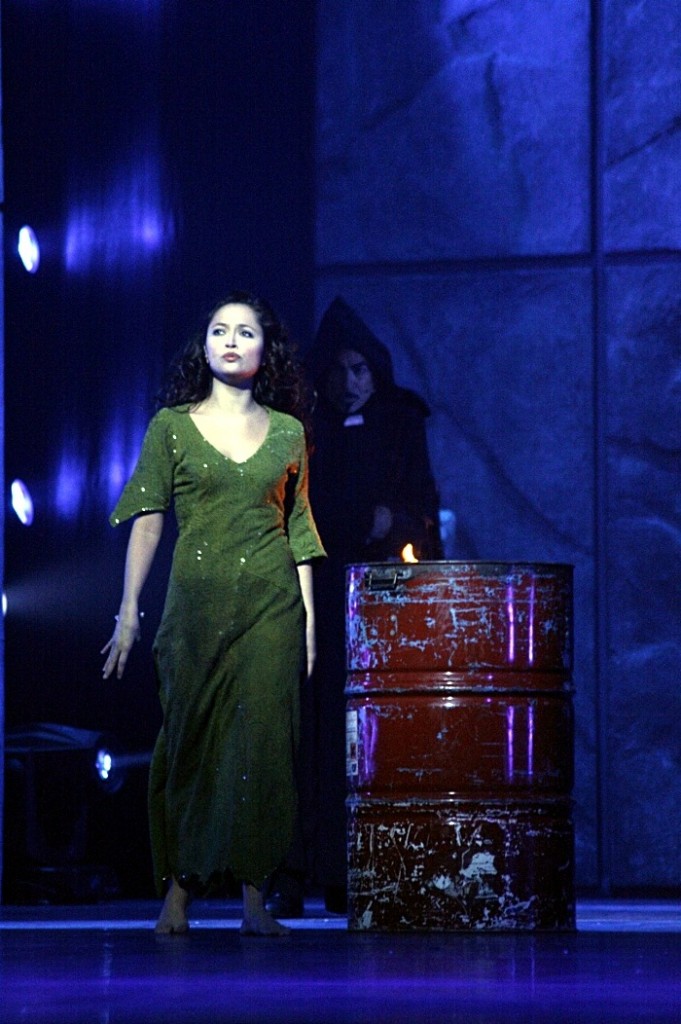 Cadice Parise as Esmeralda and Robert Marien as Frollo Asian Tour Cast