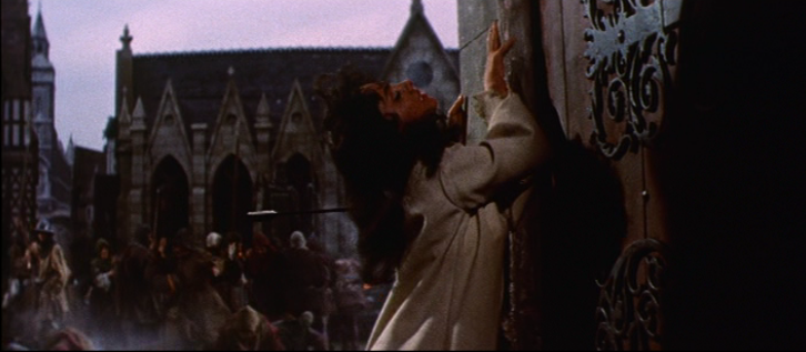 Esmeralda (Gina Lollobrigida) dies, 1956 Hunchback of Notre Dame picture image