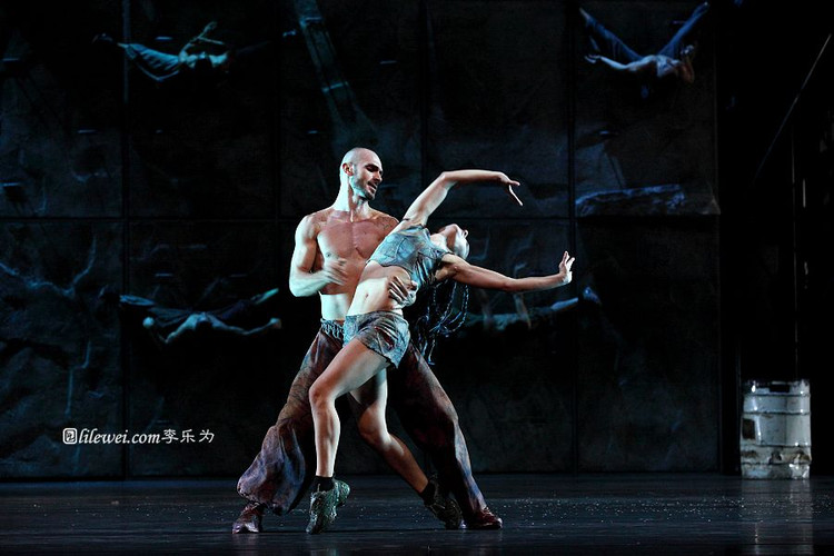 Dancers, Notre Dame de Paris, Asian Tour picture image