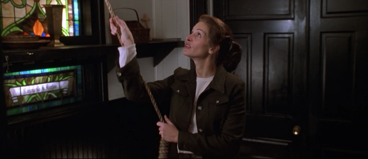 Maggie Carpenter (Julia Roberts) rings a church bell, Runaway Bride, Picture image 