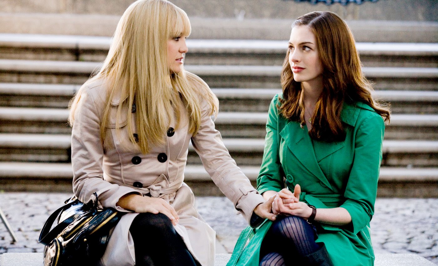 Liv (Kate Hudson) and Emma (Anne Hathaway) Bride Wars picture image