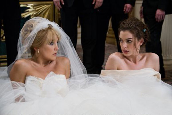 Liv (Kate Hudson) and Emma (Anne Hathaway) after bride bitch fight Bride Wars picture image