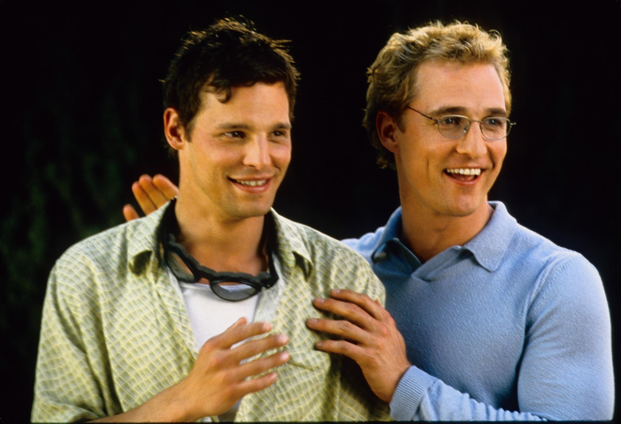 Steve (Matthew McConaughey) and Mary's childhood friend, Maximo (Justin Chambers) The Wedding Planner picture image
