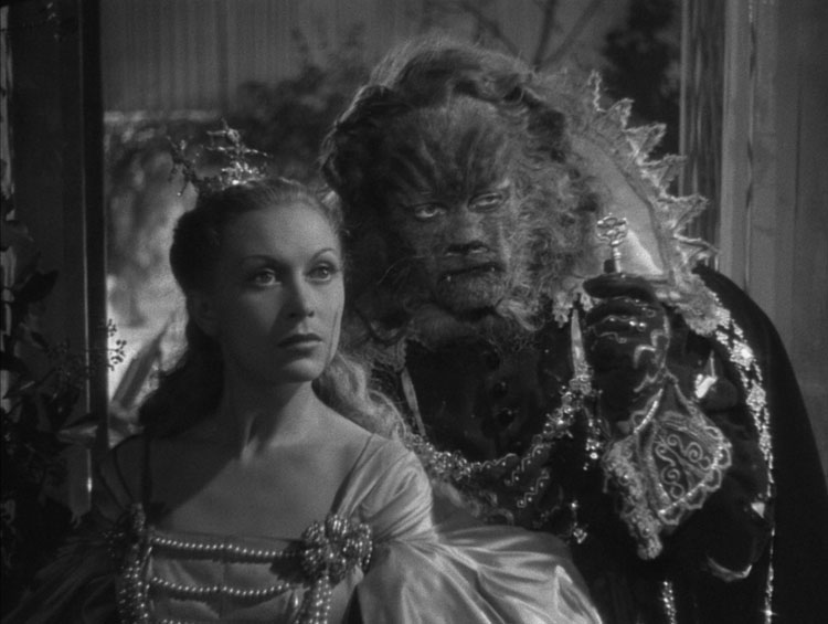Josette Day as Belle and Jean Marais as The Beast La Belle et la Bete Jean Cocteau 1946 picture image