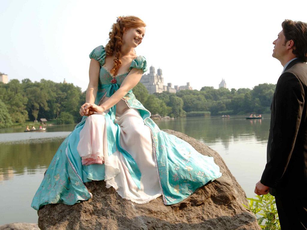 Amy Adams as Giselle with Patrick Dempsey as Robert Enchanted picture image