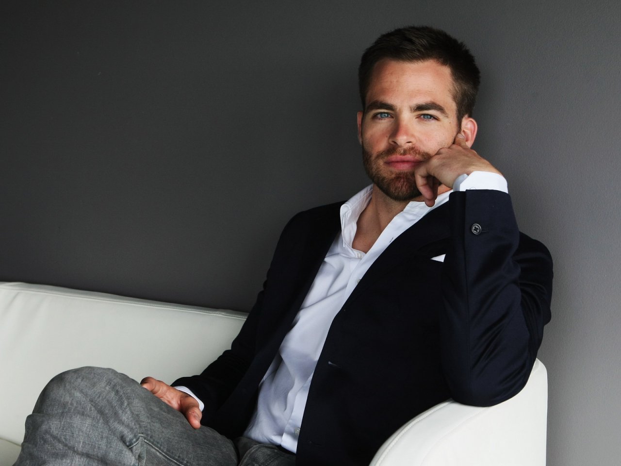 Chris Pine  picture image