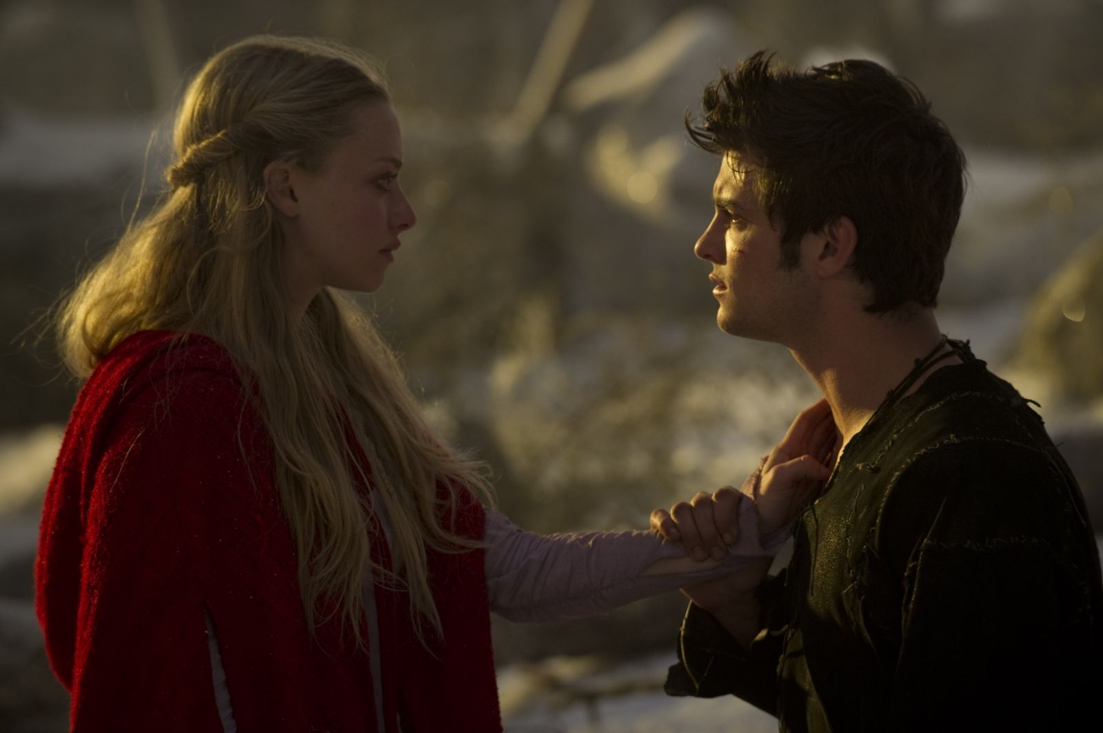 Amanda Seyfried as Valerie and Shiloh Fernandez as Peter Red Riding Hood picture image