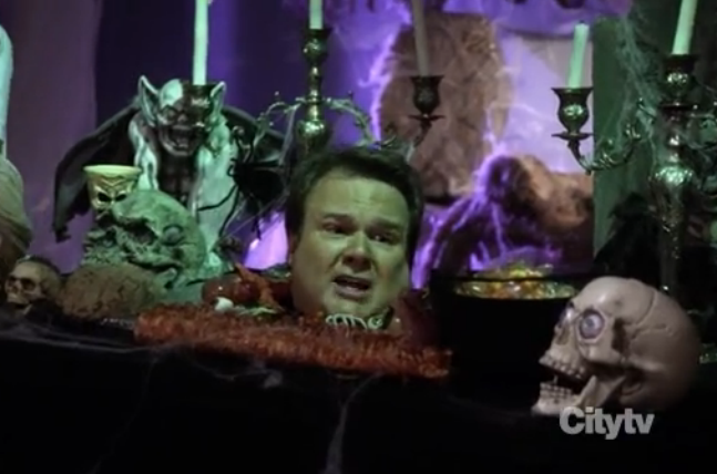 Eric Stonestreet as Cameron from the Halloween episode of Modern Family season 2 episode 6 picture image