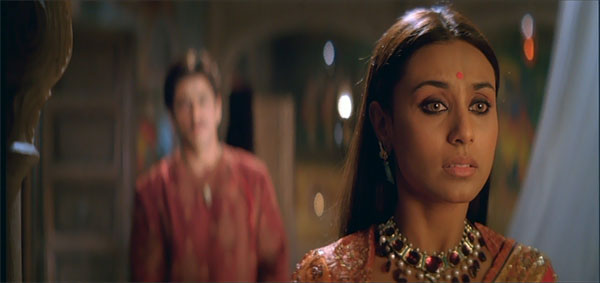 Rani Mukherji as Lachchi and Shah Rukh Khan as the Ghost Paheli picture image