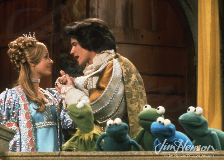 Trudy Young as Princess Melora & Gordon Thomson as Sir Robin the Brave with Kermit and the other frogs Jim Henson's The Frog Prince picture image