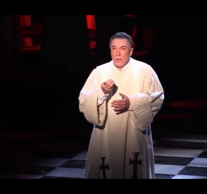 Patrick Page as Frollo singing Hellfire, Papermills Hunchback of Notre Dame, Picture image