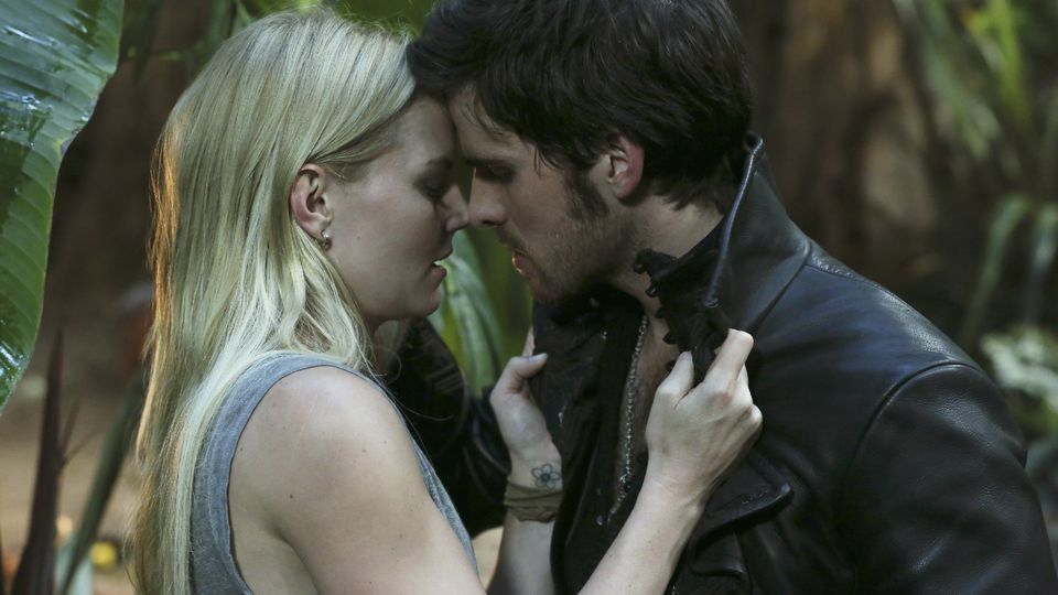 Jennifer Morrison as Emma Swan & Colin O'Donoghue as Captain Hook ABCs Once Upon a Time Season 3 episode 05, Good Form Picture image