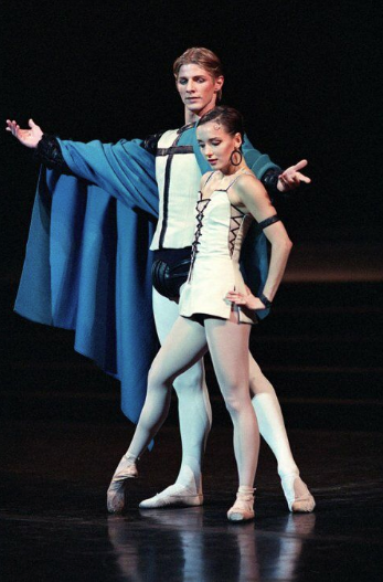 Clairemarie Osta as Esmeralda & Karl Paquette as Phoebus, Roland Petit Notre Dame de Paris picture image