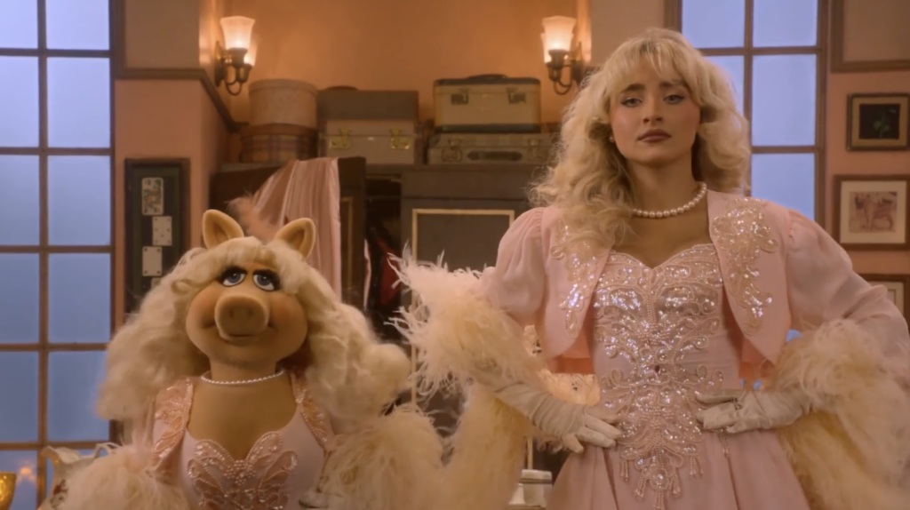 Miss Piggy & Sabrina Carpenter twining "The Muppet Show" Special 2026