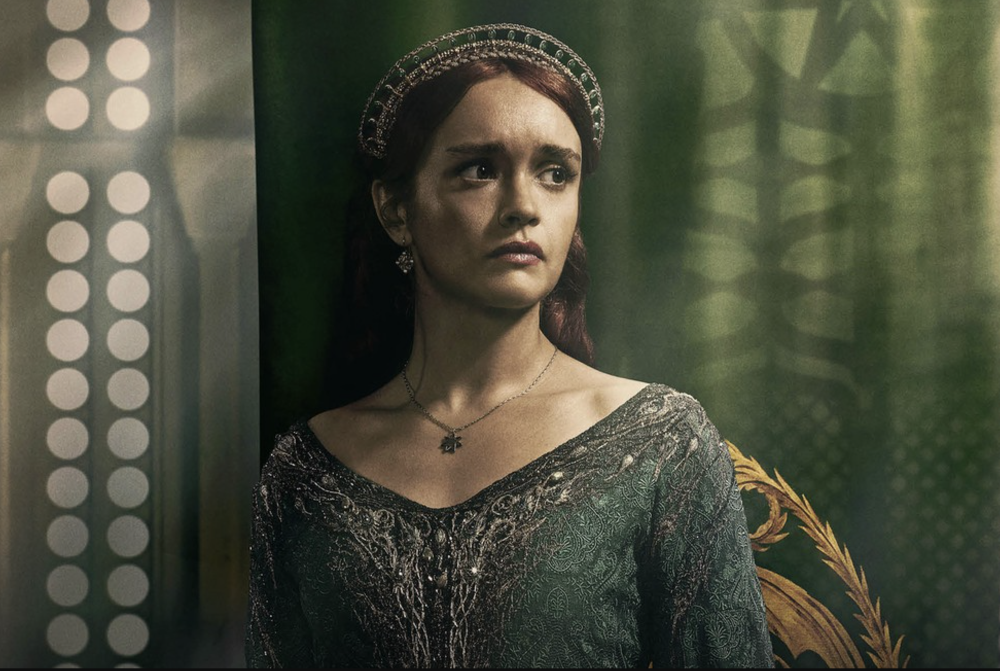 Alicent Hightower's 5 Best Outfits from Season 2 of House of the Dragon |  The Hunch